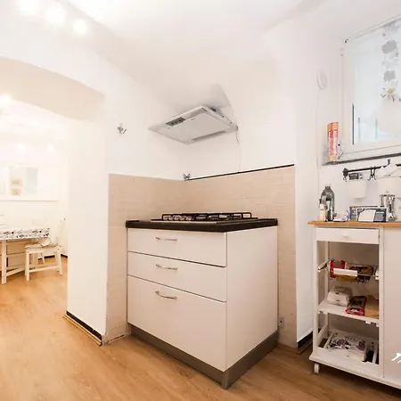 Ferry Terminal | 4 People| By Tilo * Genua