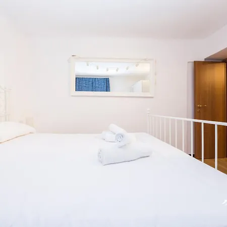 Ferry Terminal | 4 People| By Tilo