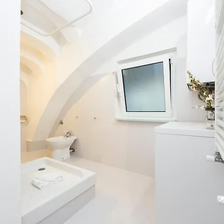 Ferry Terminal | 4 People| By Tilo