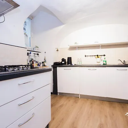 Ferry Terminal | 4 People| By Tilo Génova