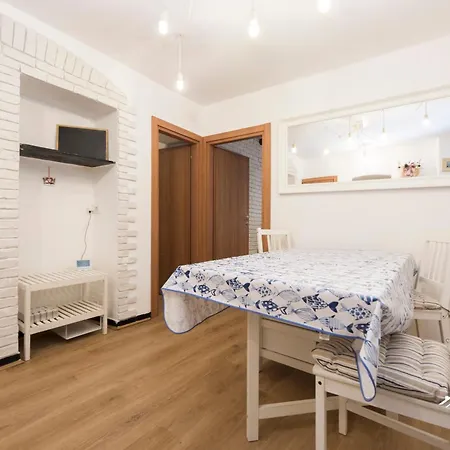 Ferry Terminal | 4 People| By Tilo * Génova