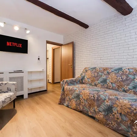 Ferry Terminal | 4 People| By Tilo